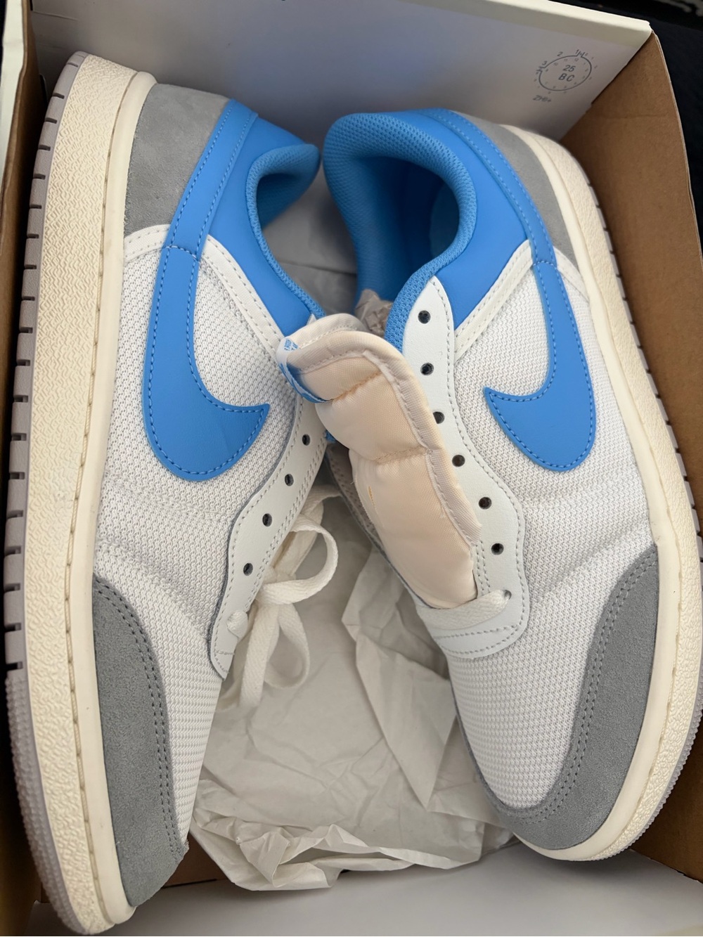 Nike Men’s Low-Top Air Jordan Skyline Sneakers - White / Light Blue / Gray